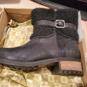 Brand New in box Ugg Australia women's Blayre II size 5 black boots